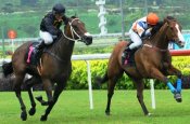 Gilt Lad (Matthew Kellady, inside) and Super Kenny (Barend Vorster) fight out the finish in Race 7.<br>Photo by Singapore Turf Club